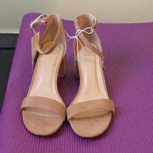Block heel tan shoes